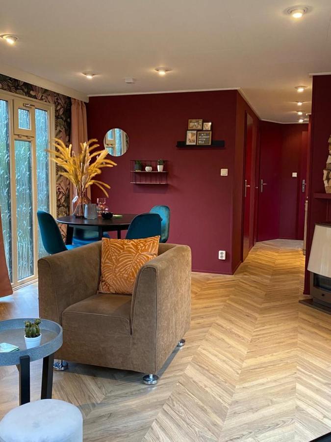 Sfeervolle Chalet Op De Veluwe In Hoenderloo Hotel Екстериор снимка